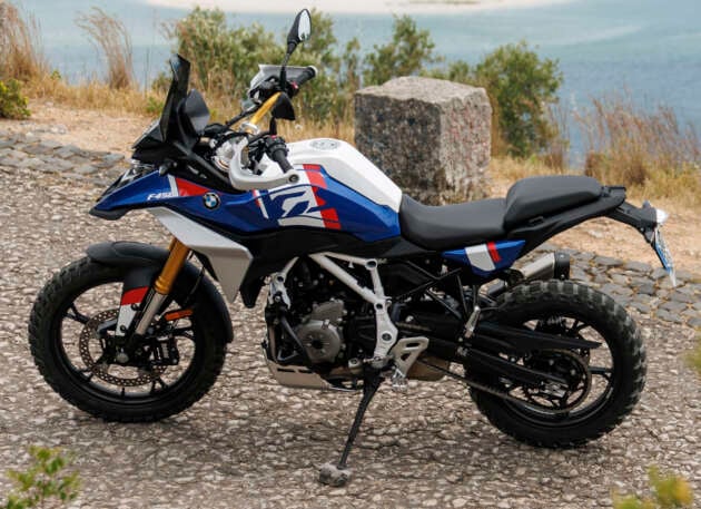 Side view of the BMW F450 GS on a dirt road