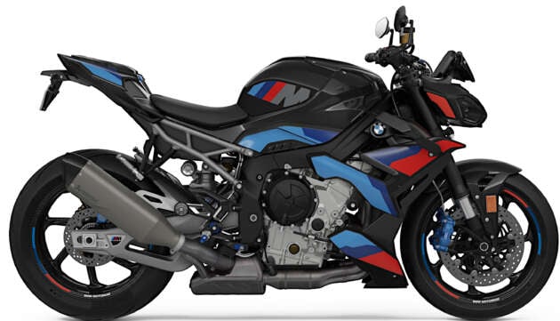 BMW M1000 R Competition showcasing its carbon fiber components