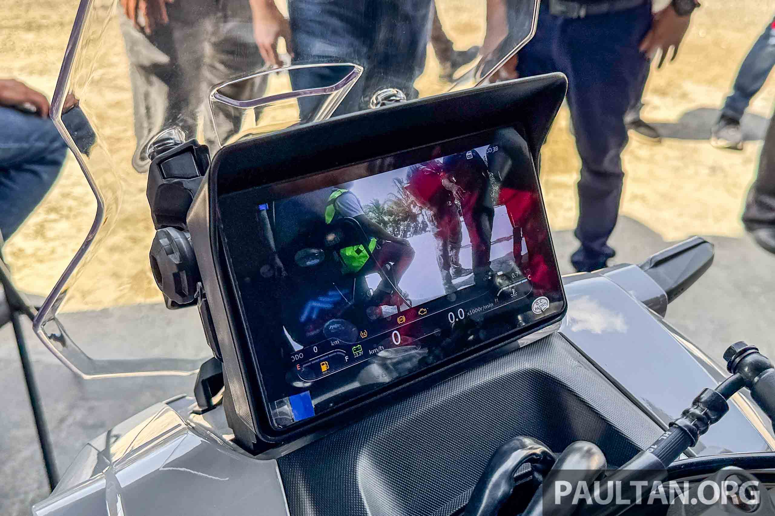 Paparan meter TFT Keeway XDV180 EVO yang canggih